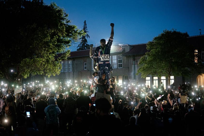 Students Peacefully protesting at 菠菜网lol正规平台 Smith and Carlos Olympic Statue